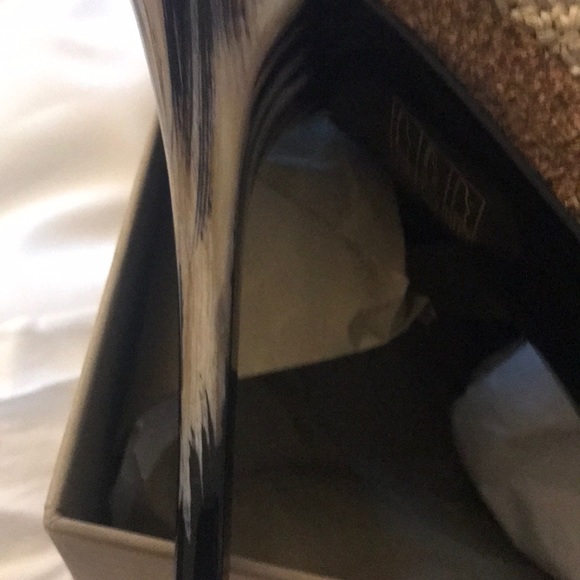 NWT Burberry beige peep toe bootie size 37.5 - Picture 8 of 8